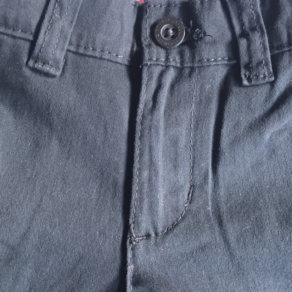 Levi’s, Black Youth Cargo shorts. MAKE ME AN OFFER. - Picture 3 of 7